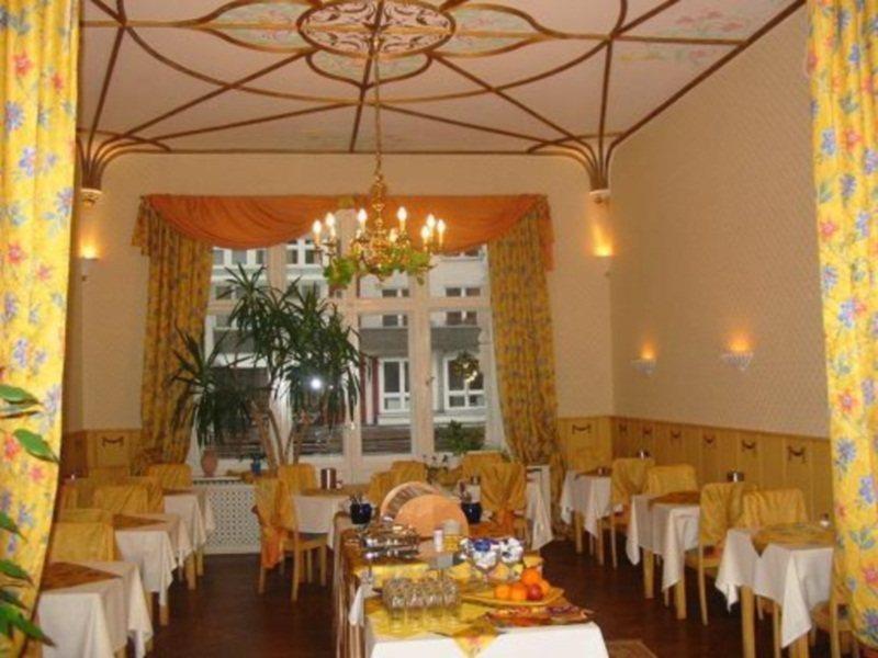 Hotel Pension Savoy Near Kurfuerstendamm Берлін Ресторан фото