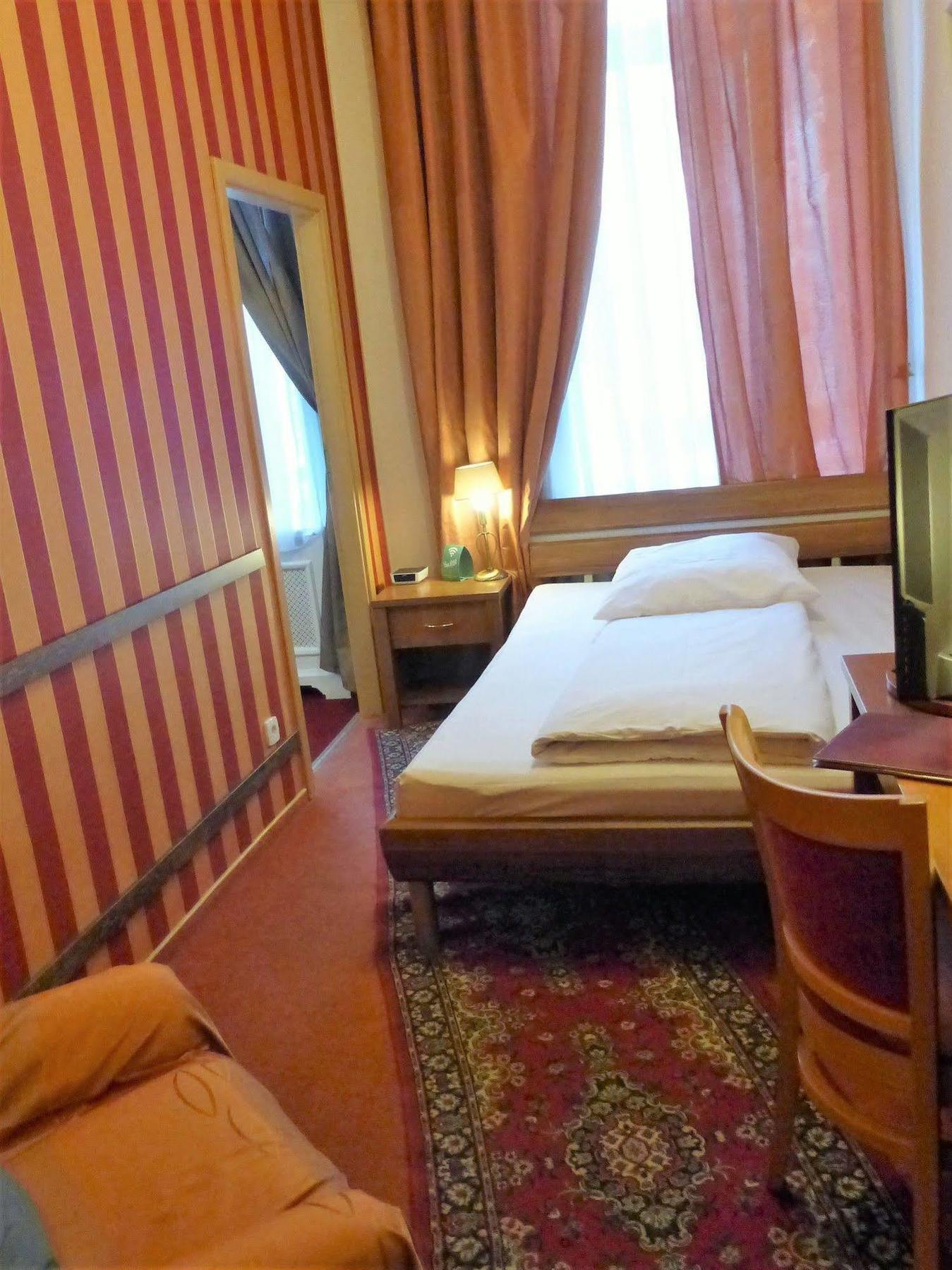 Hotel Pension Savoy Near Kurfuerstendamm Берлін Екстер'єр фото