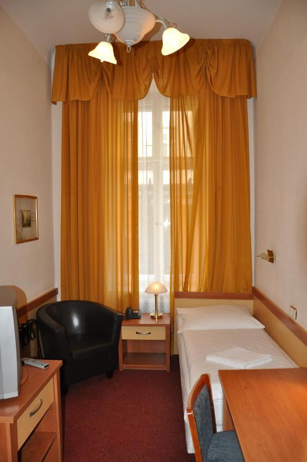 Hotel Pension Savoy Near Kurfuerstendamm Берлін Номер фото